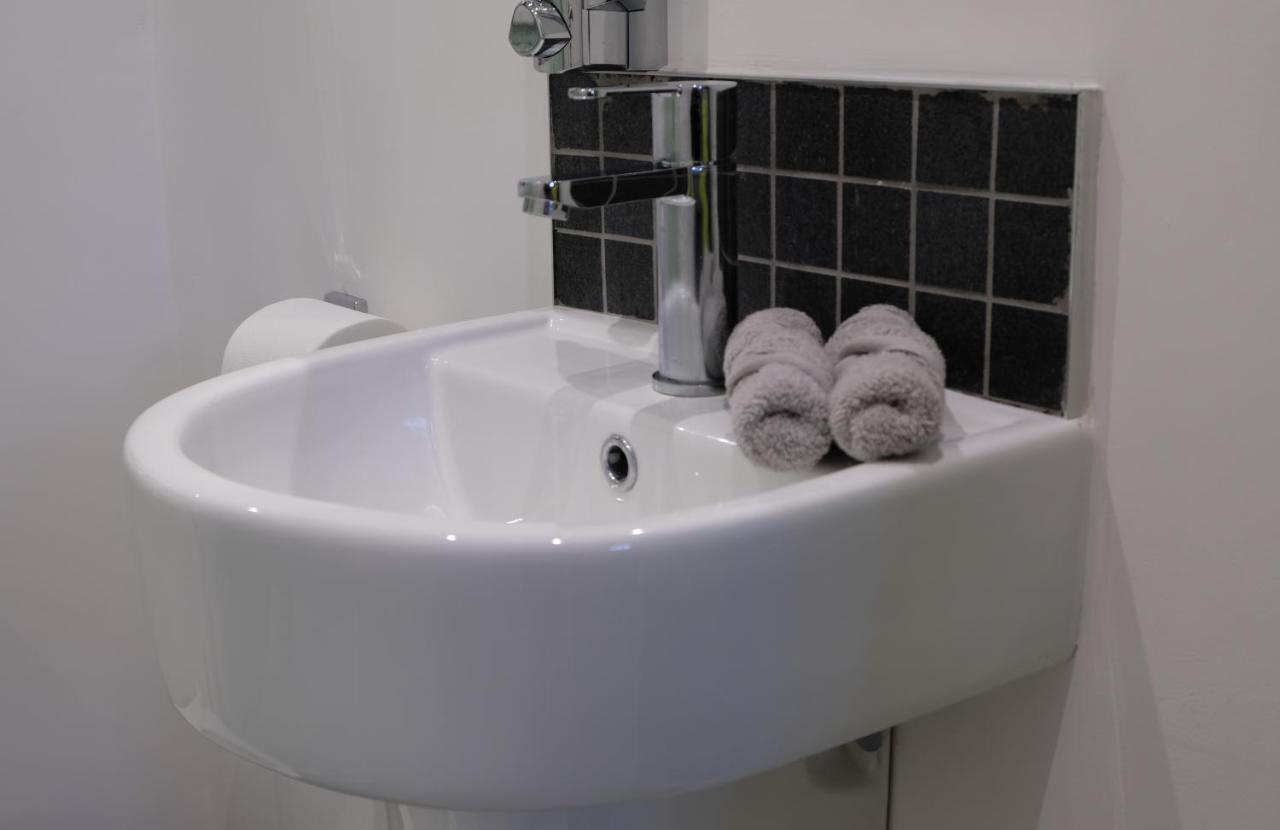 Rosemary House Brs Airport Accommodation Winford المظهر الخارجي الصورة