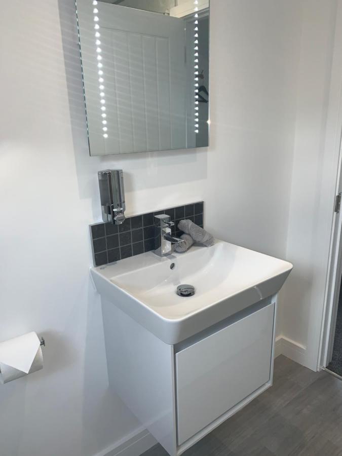 Rosemary House Brs Airport Accommodation Winford المظهر الخارجي الصورة
